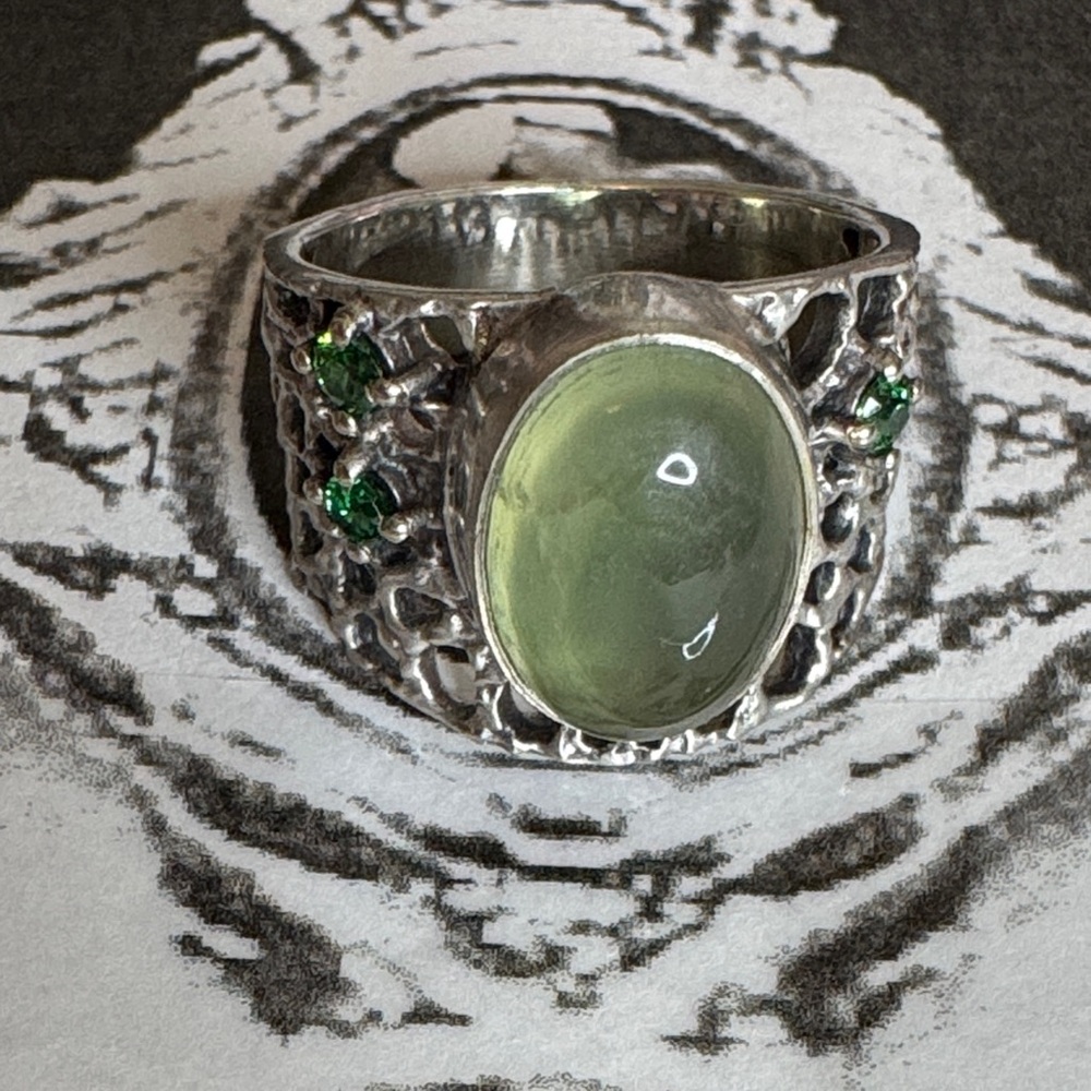 Elegant Silver Ring with praline Green Gemstone - Picture 2 of 6